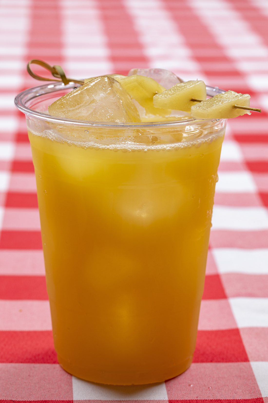 refreshing auga de pina pineapple at burt's burgers in huntington beach